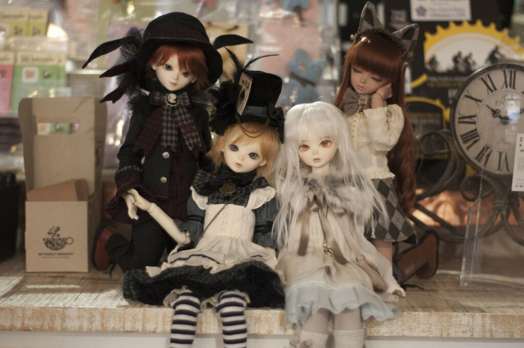 BJD (Ball Jointed Dolls)